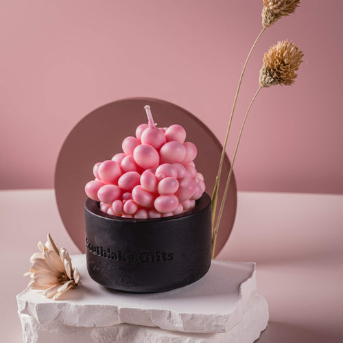 Unwind and relax with Southlake's Pink Moonstone Succulent Candle, boasting a captivating aroma of floral and earthy notes. Get yours today at Southlake Gifts Canada