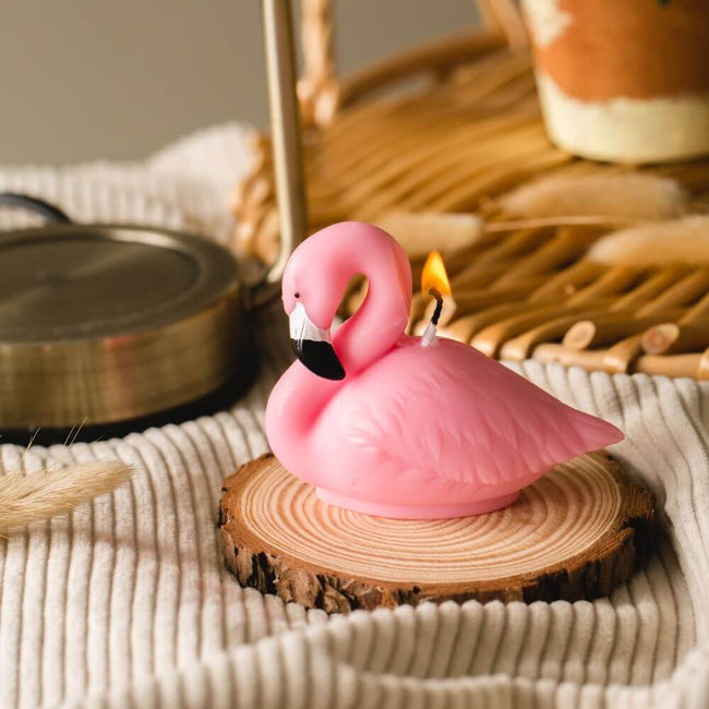 Brighten up any space with the Flamingo Candle from Southlake Gifts Canada – A perfect blend of style and even better for bird lovers