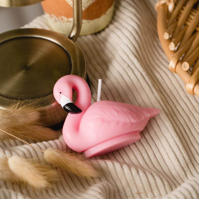 Elevate your interior with the Flamingo Candle from Southlake Gifts Canada – Captivate your senses in a blend of beauty and cute looking flamingo candle